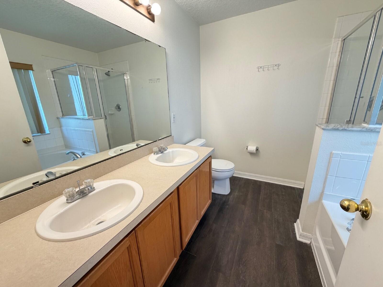 O6433099 Property Photo 17