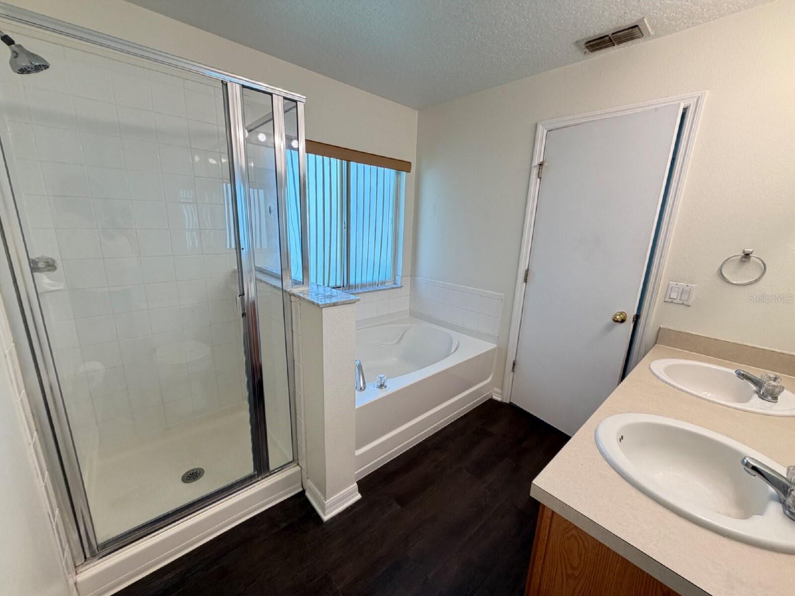 O6433099 Property Photo 18
