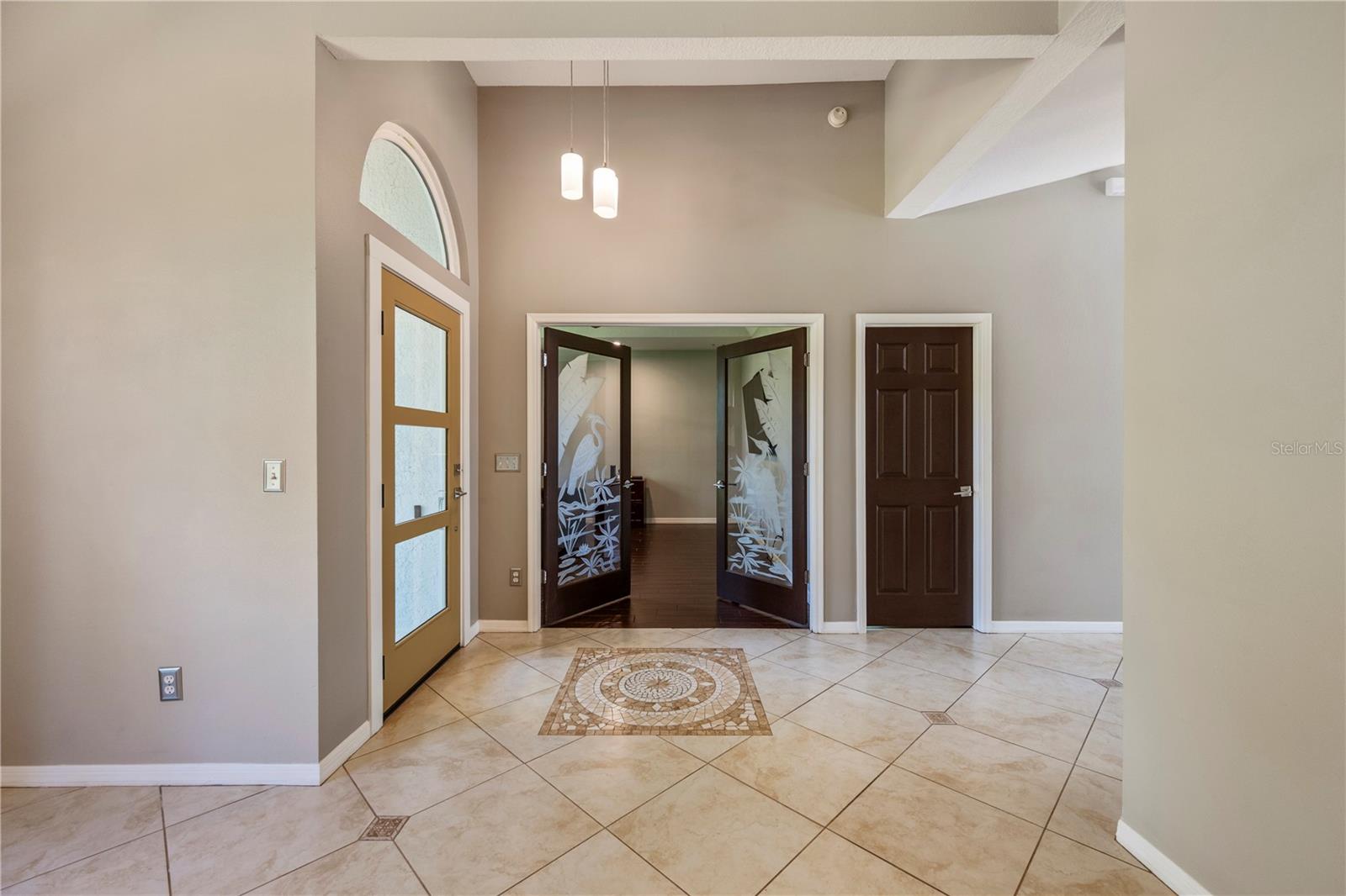 3335 Archer Ave Property Photo 5