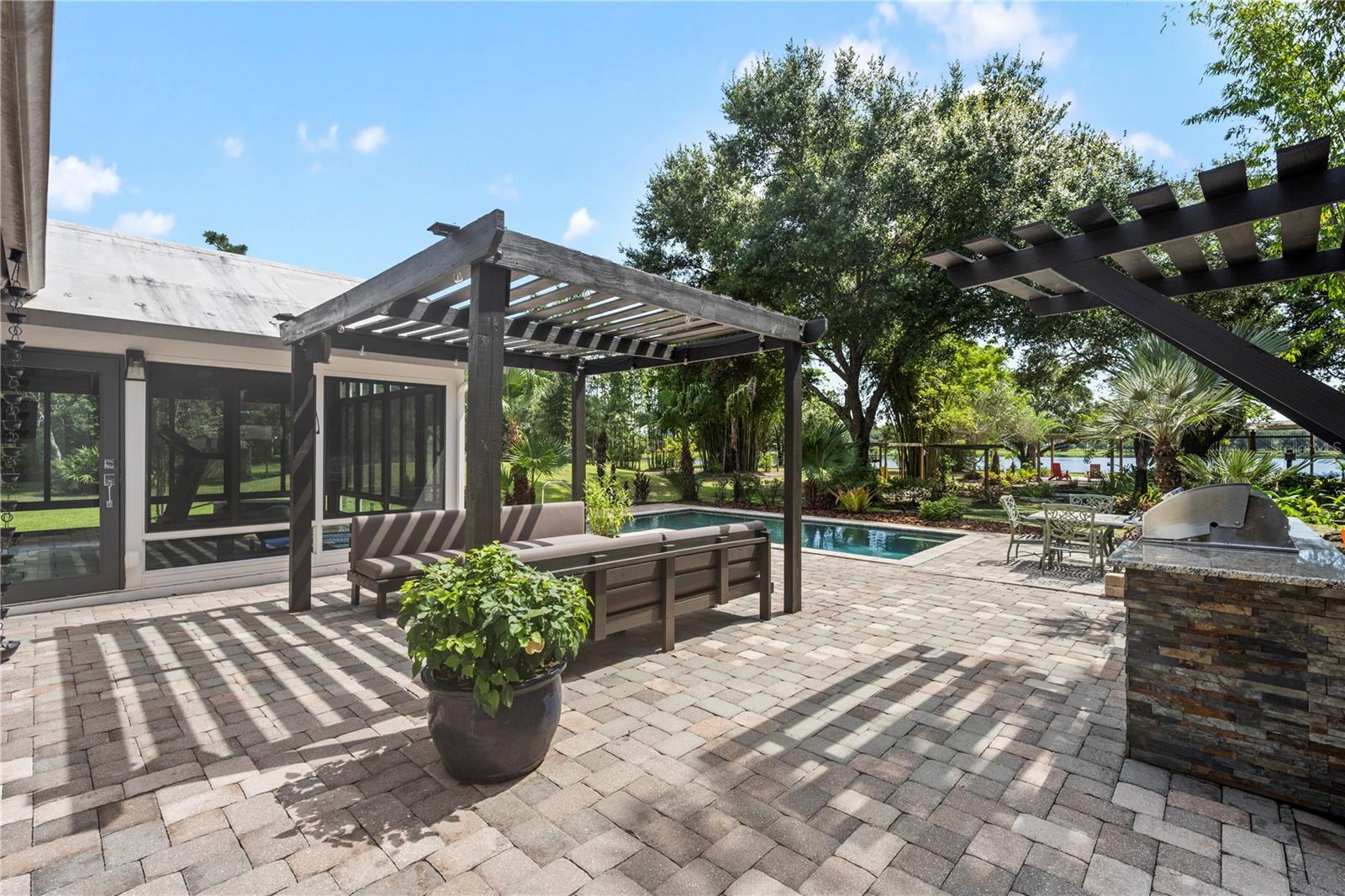 3335 Archer Ave Property Photo 29