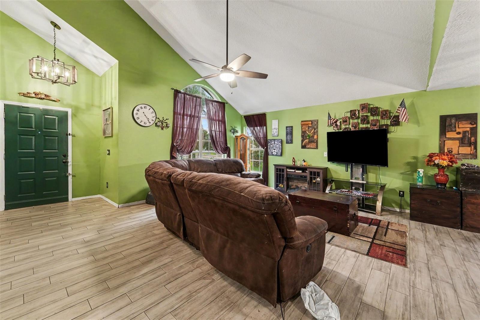 2405 Abalone Blvd Property Photo 3
