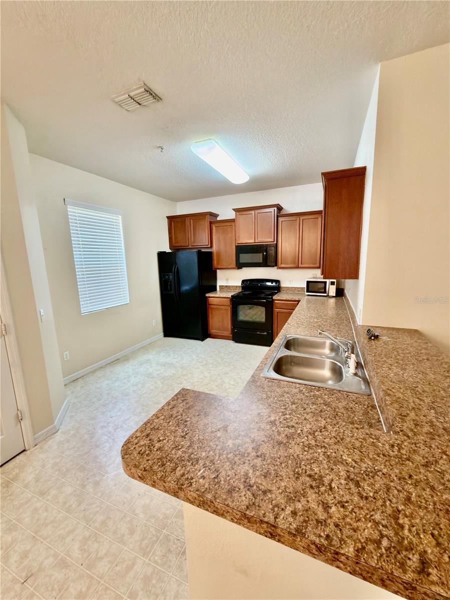 2305 Betsy Ross Ln Property Photo 2