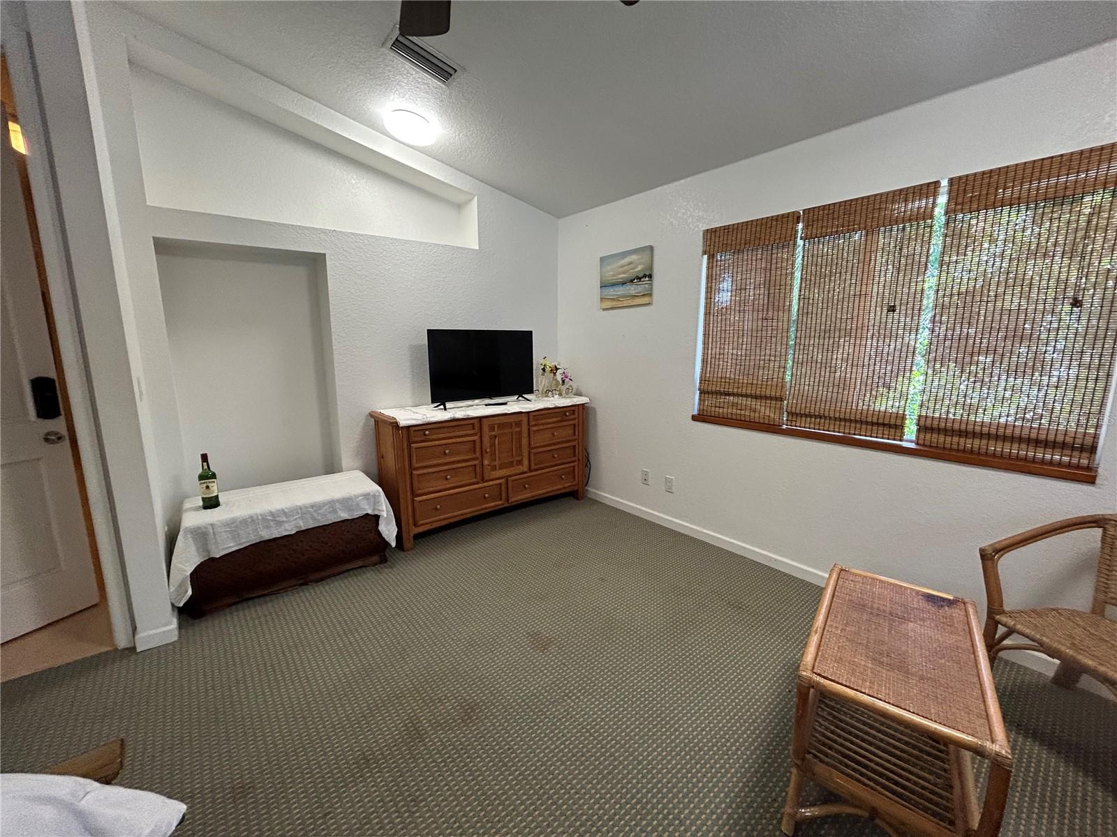 18620 Wayne Rd #1 Property Photo 5