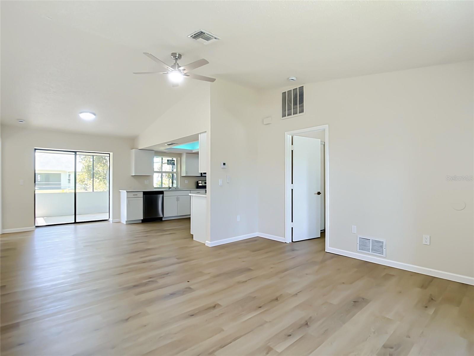 4441 Mulgrave Ave Property Photo 6