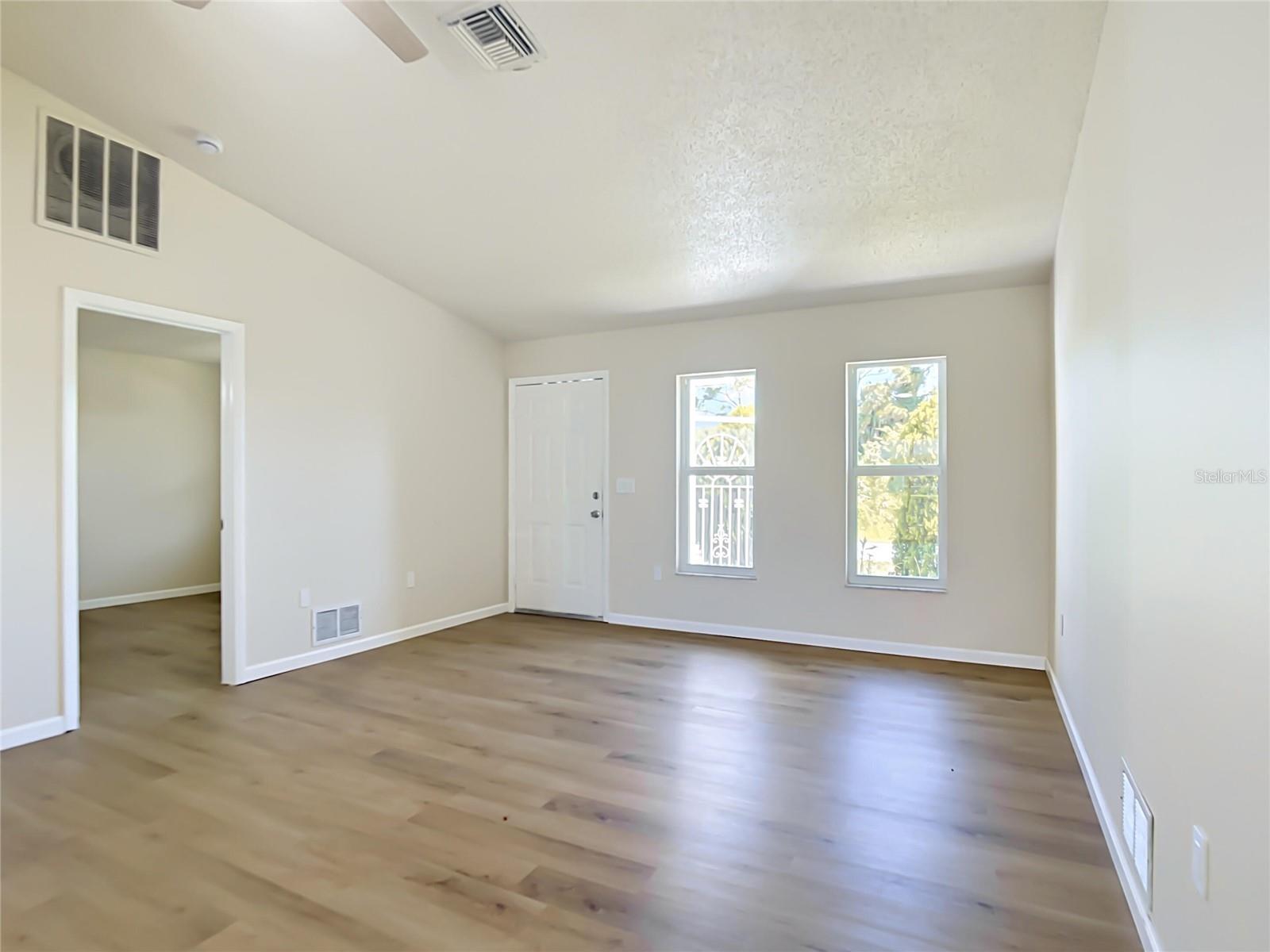 4441 Mulgrave Ave Property Photo 7