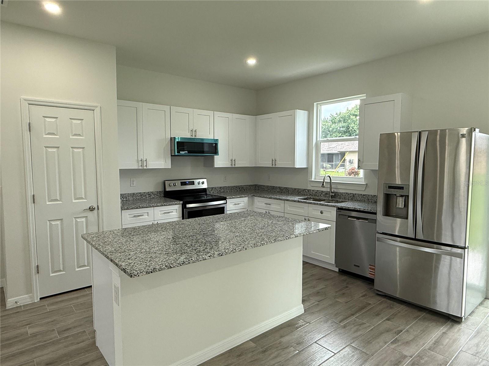 23198 Goldcoast Ave Property Photo 13