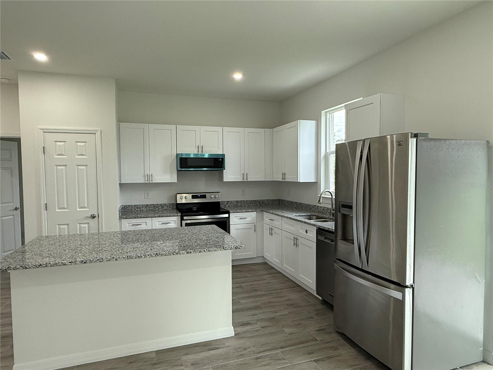 23198 Goldcoast Ave Property Photo 14