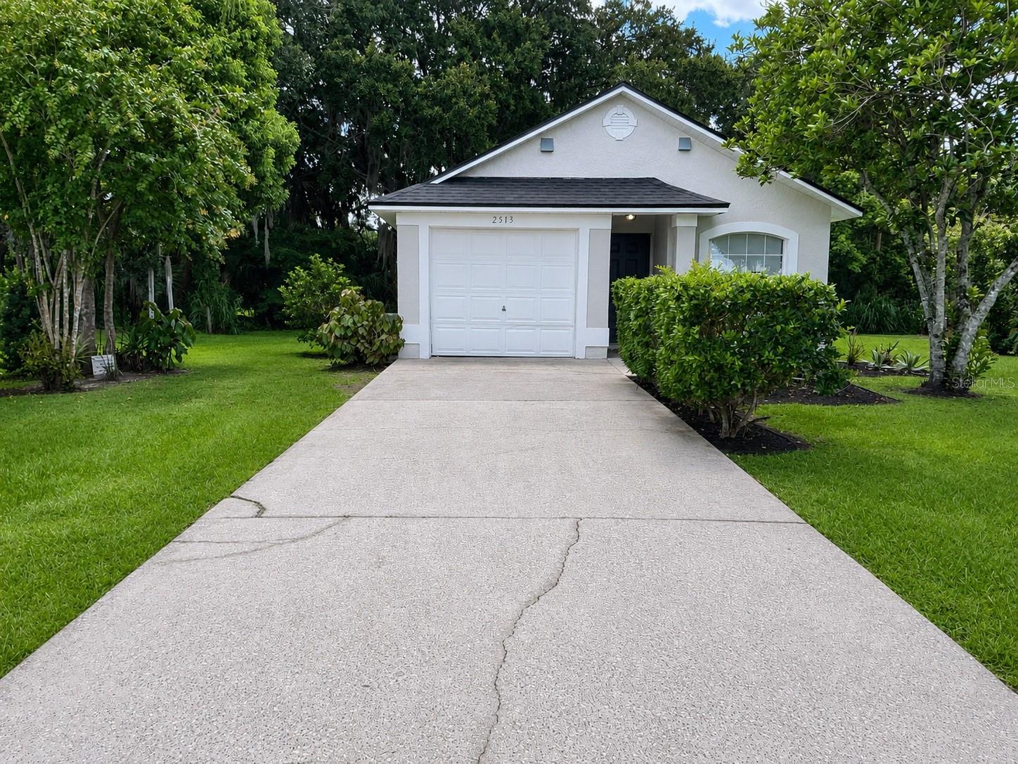 2513 Daffadil Ter Property Photo 1