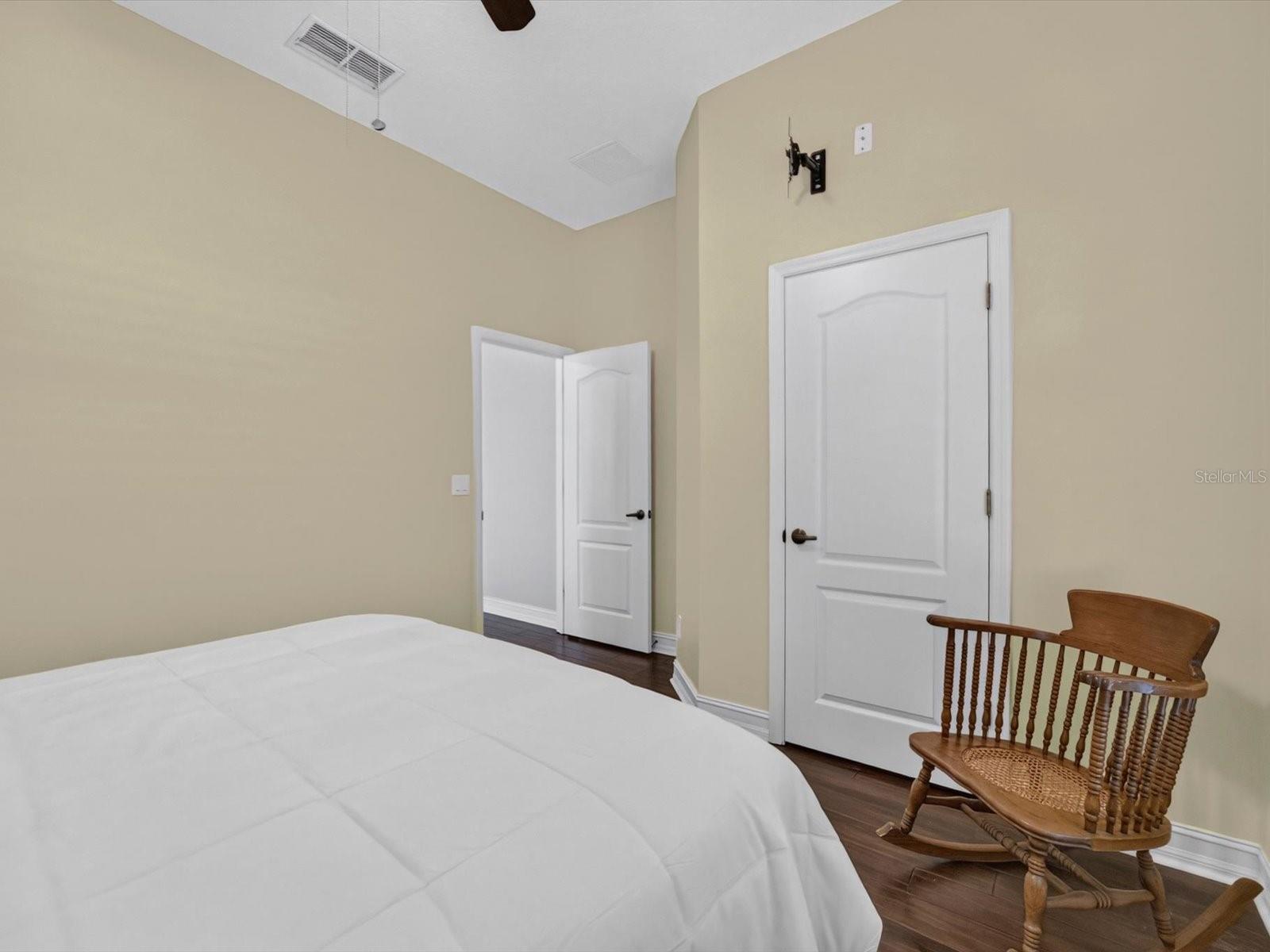 112 Bedford Ct Property Photo 24