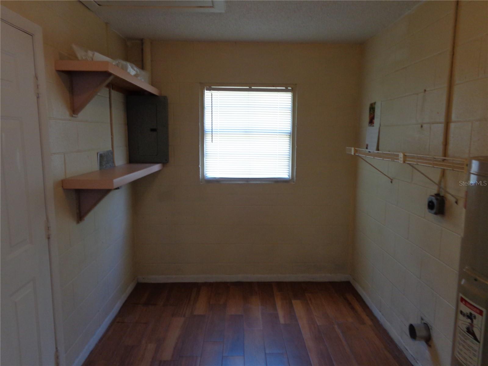 2305 Ne 38th St Property Photo 6