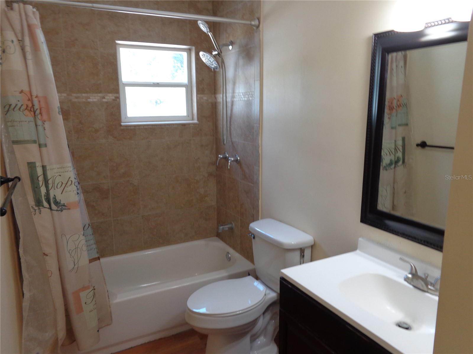 2305 Ne 38th St Property Photo 10