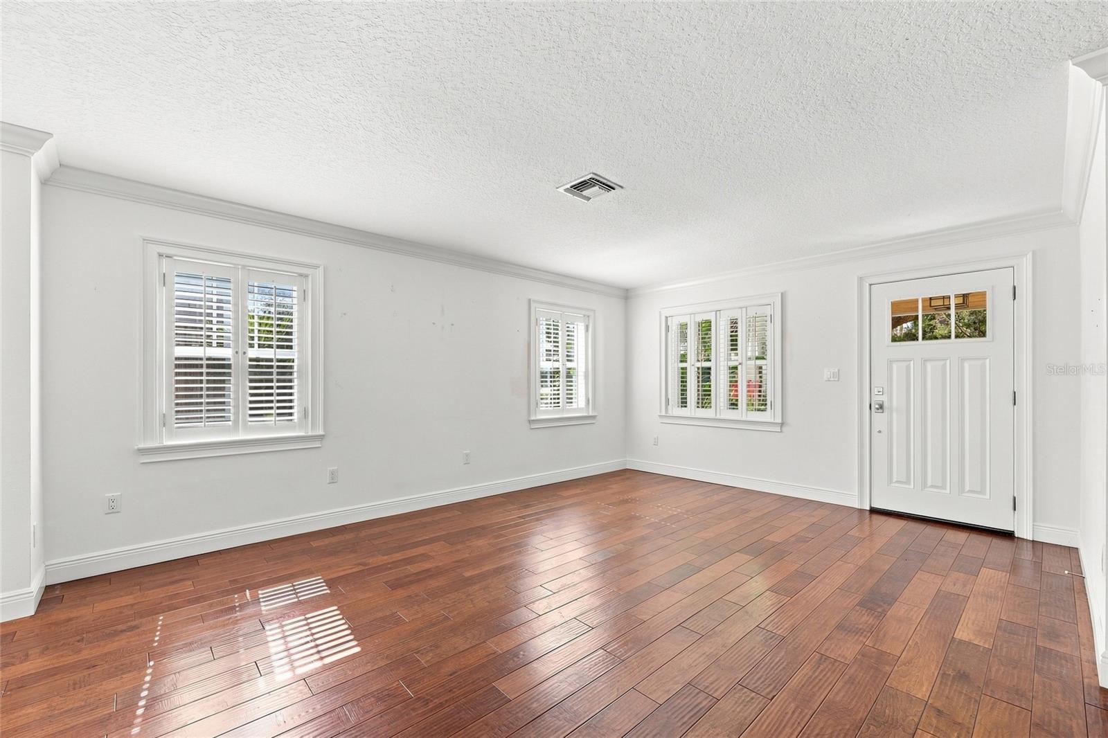 1431 Palm Ave Property Photo 5