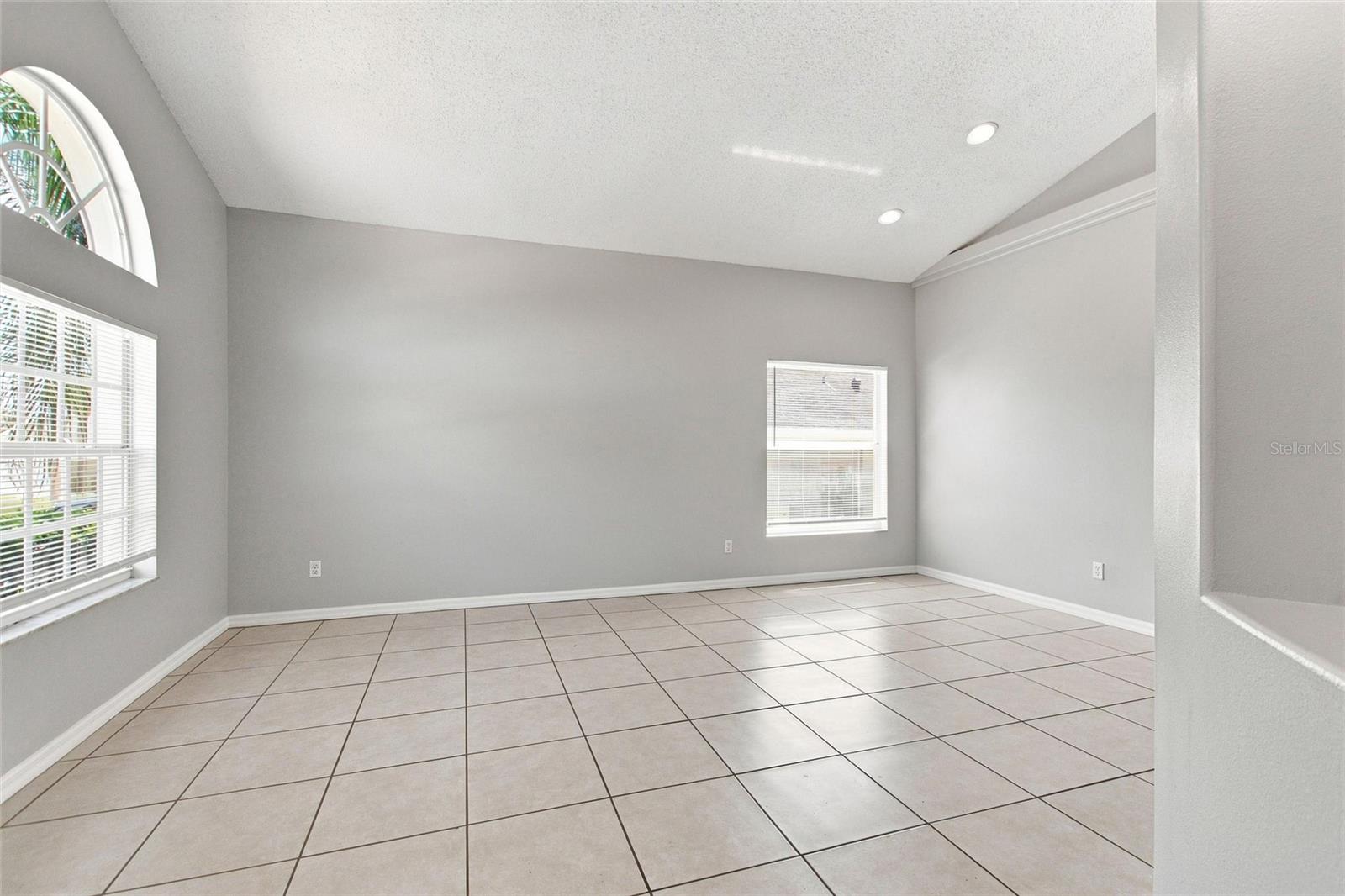 16616 Palm Spring Dr Property Photo 6