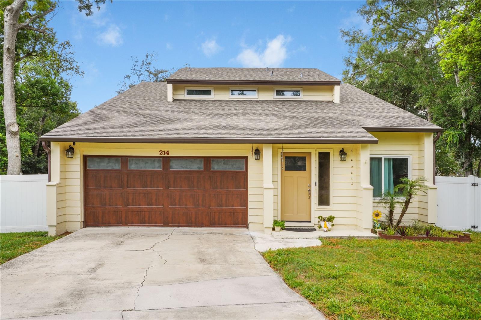214 Pembrook Pl Property Photo 2