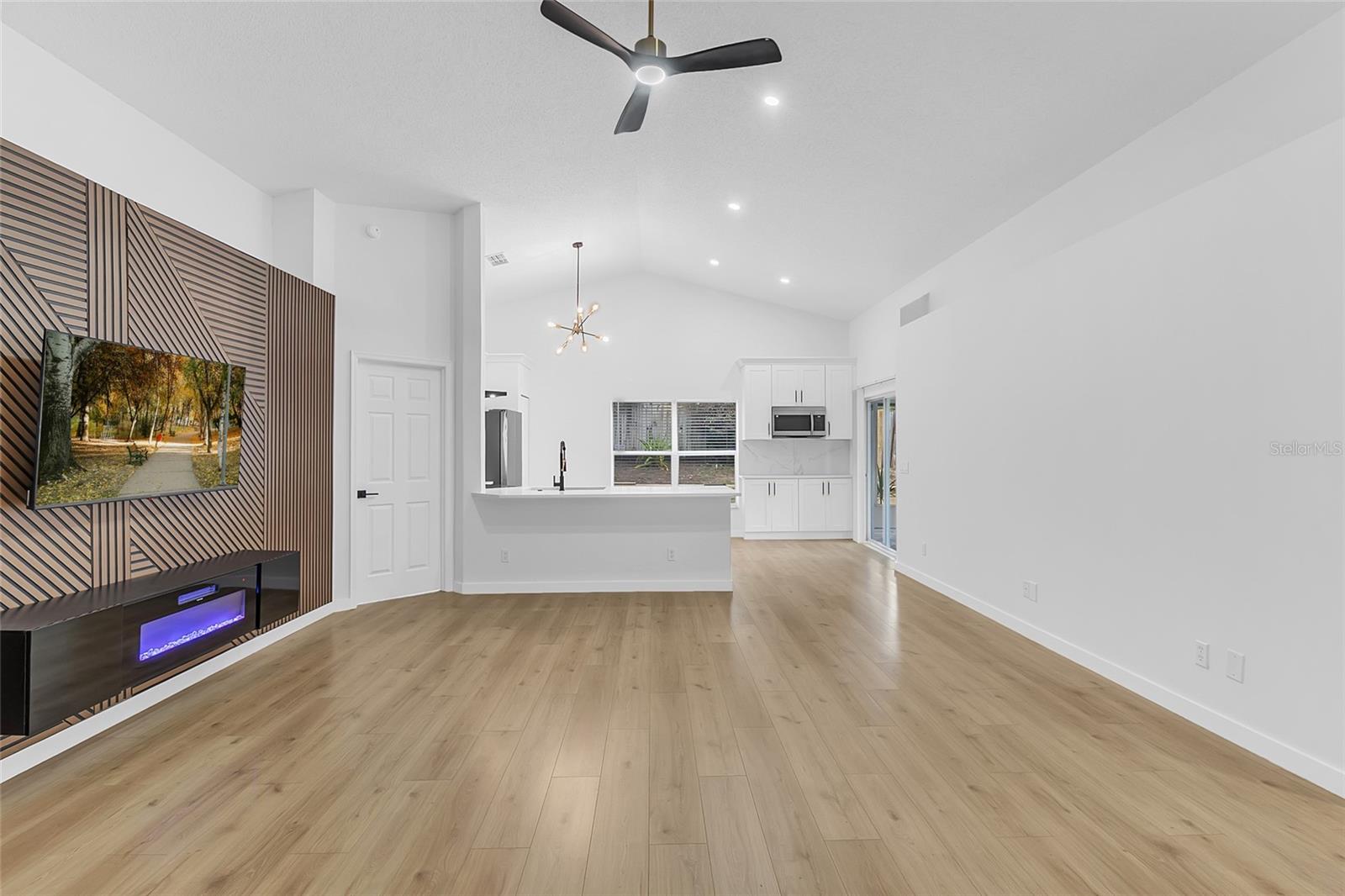 309 Bay St Property Photo 6