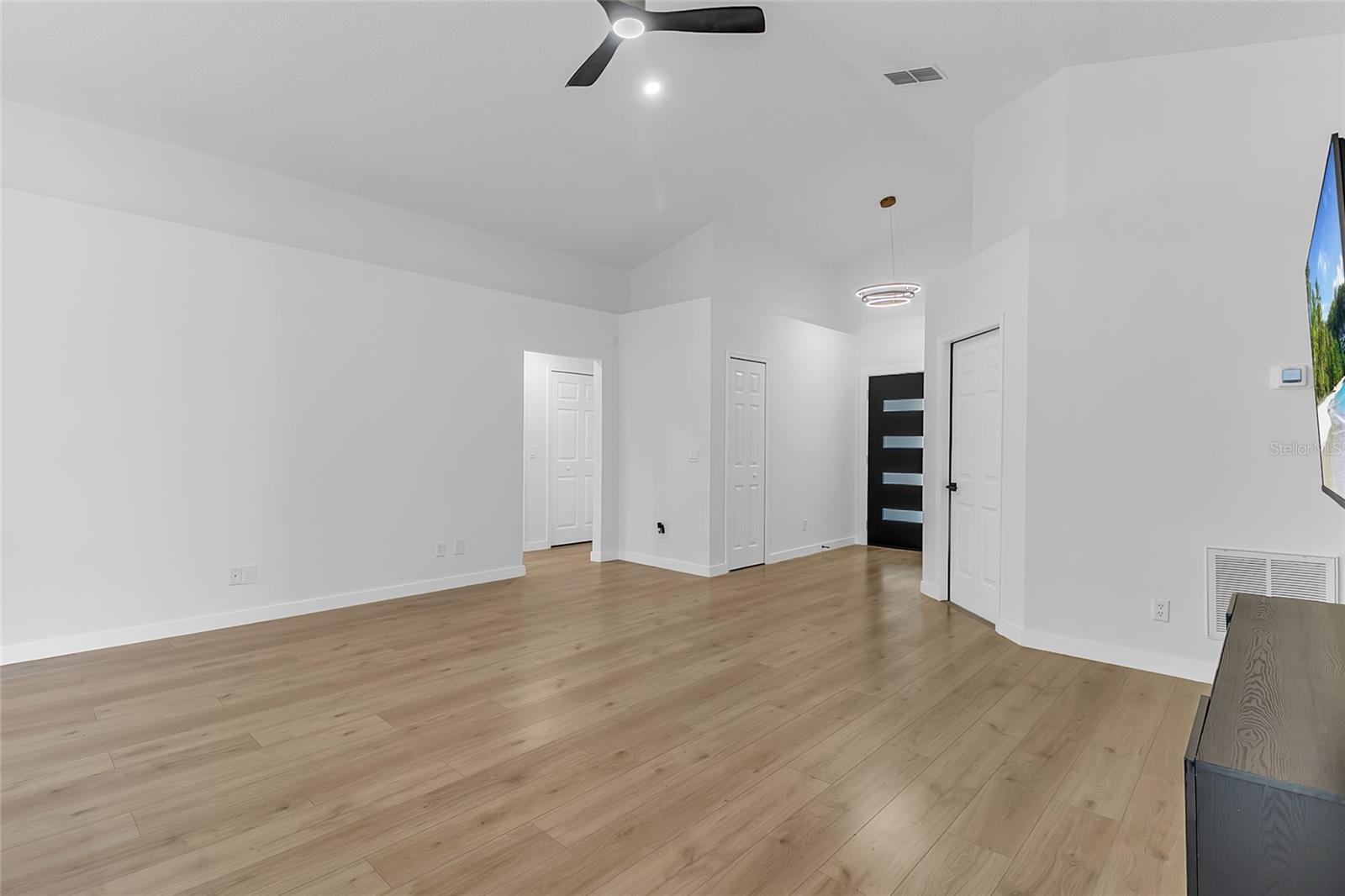 309 Bay St Property Photo 16