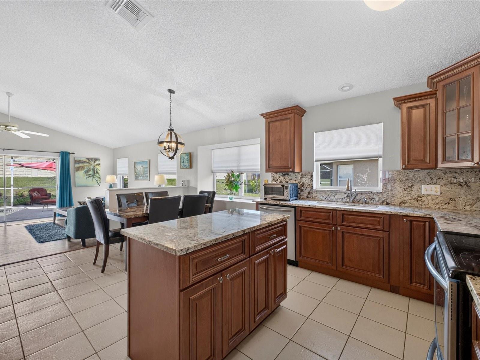 267 Rochester Loop Property Photo 9