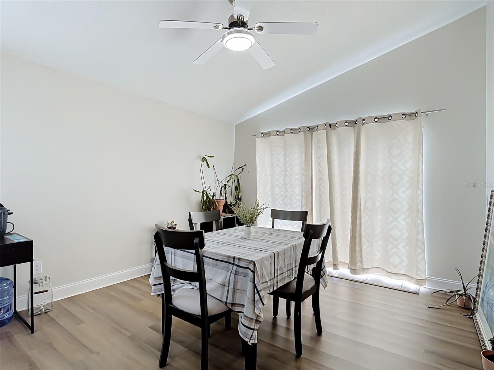 1128 Pinedale Dr Property Photo 8