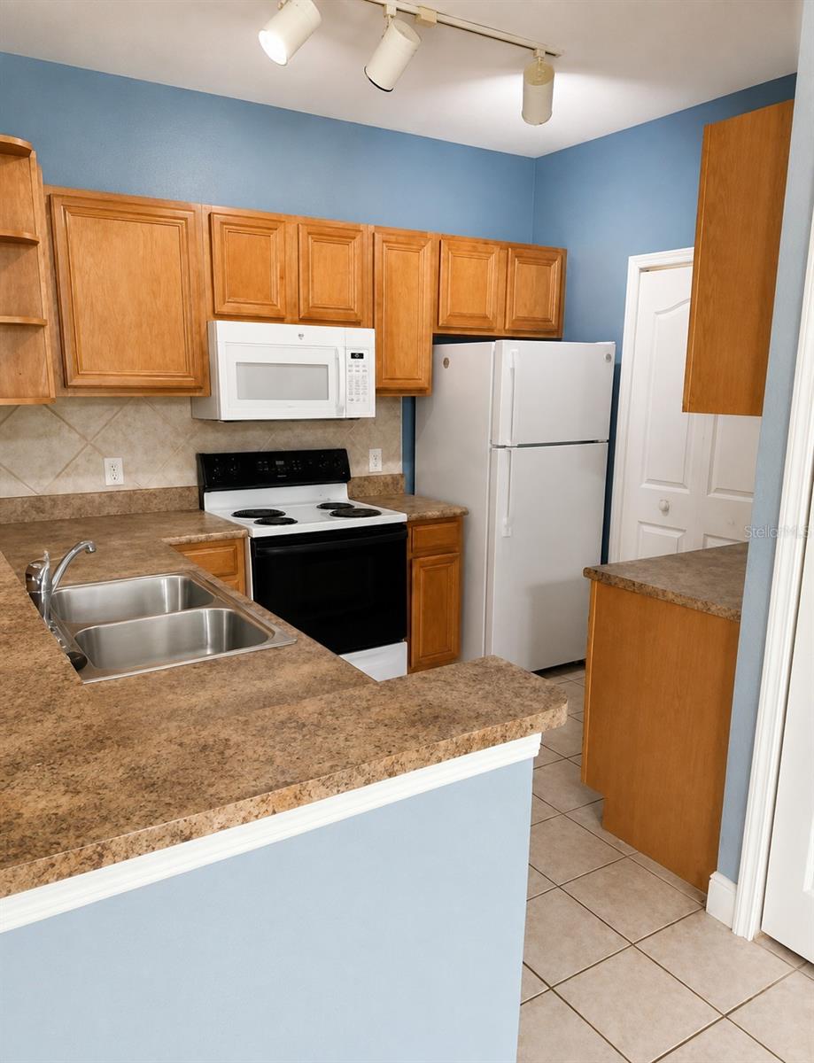 6169 Metrowest Blvd #306 Property Photo 8