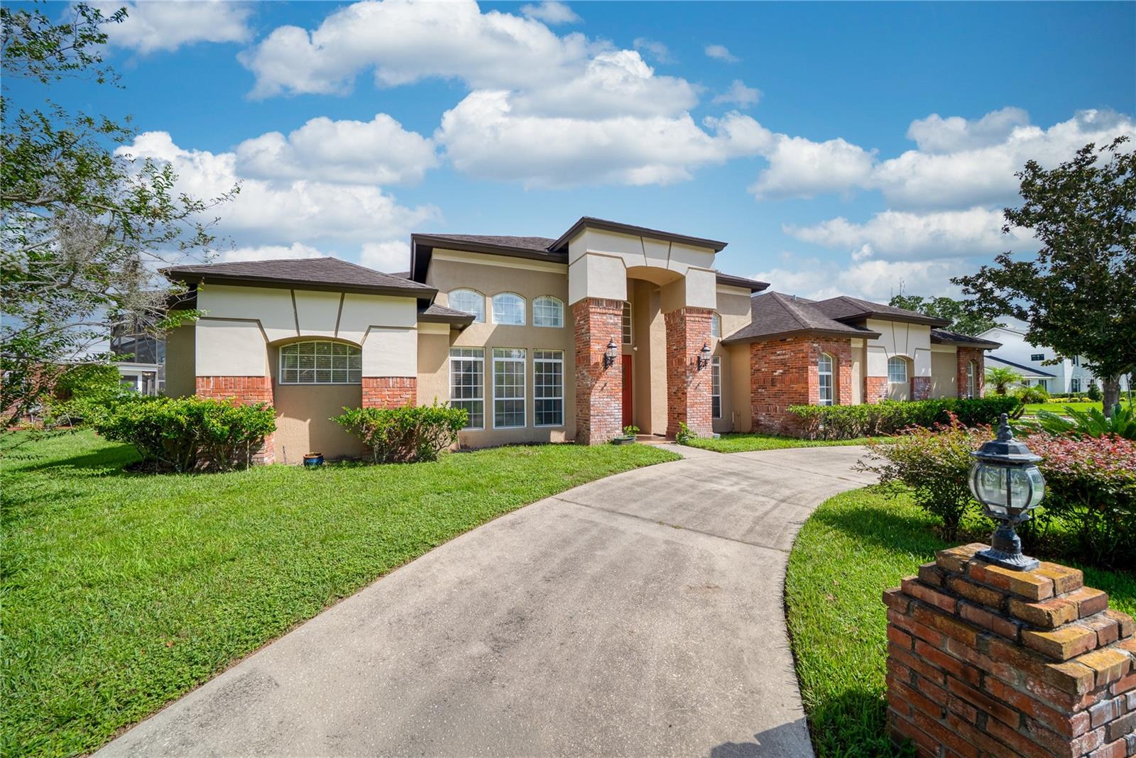 2335 Forest Club Dr Property Photo 1