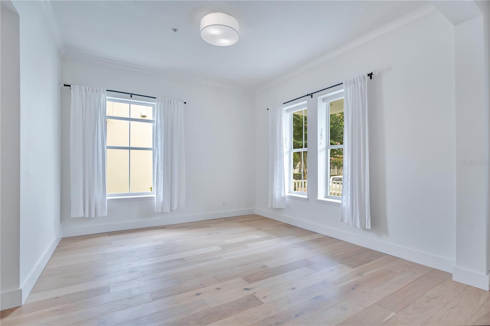 O6433421 Property Photo 5