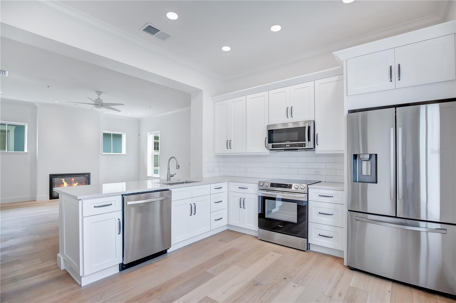 O6433421 Property Photo 9