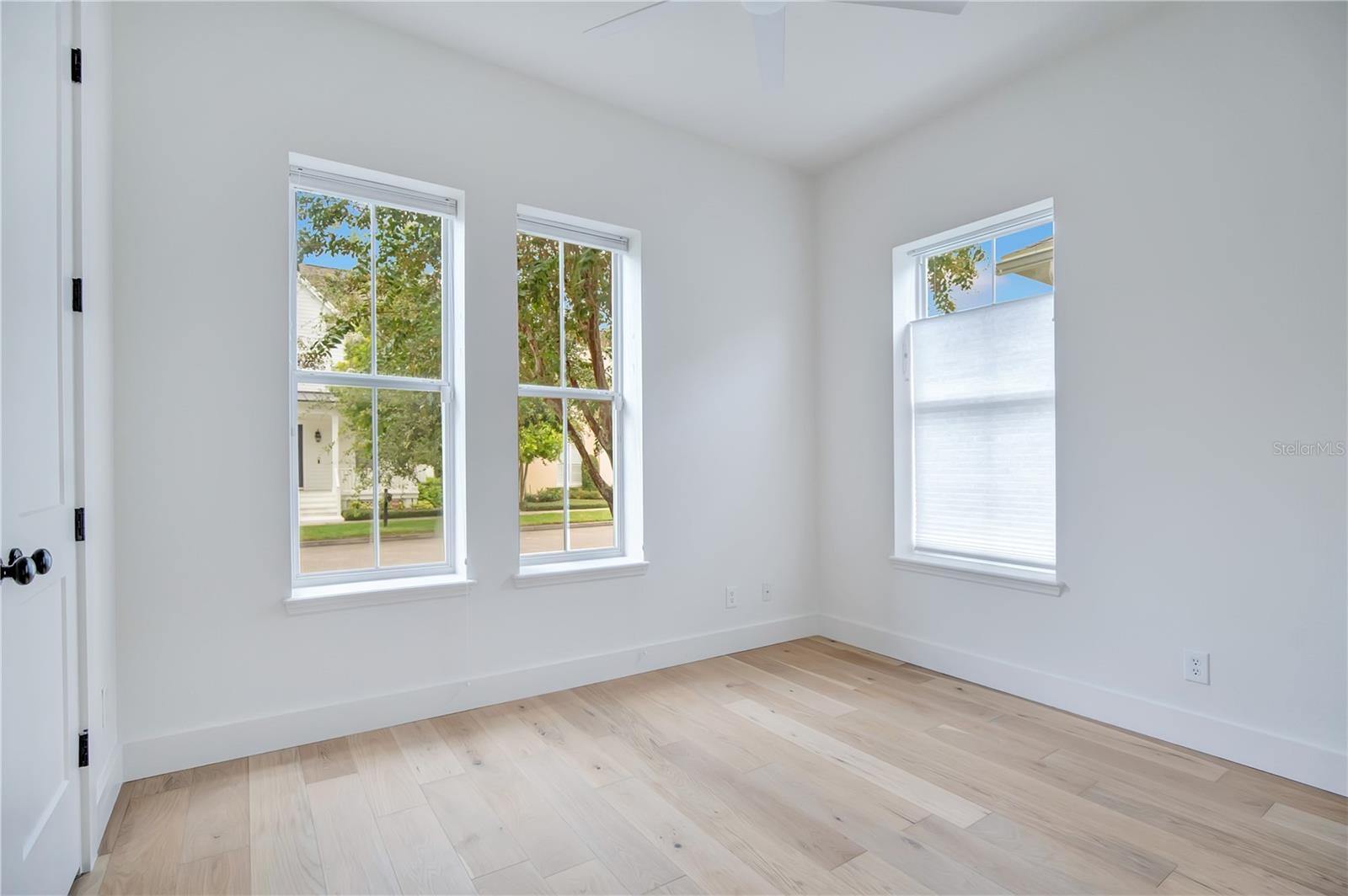 O6433421 Property Photo 12