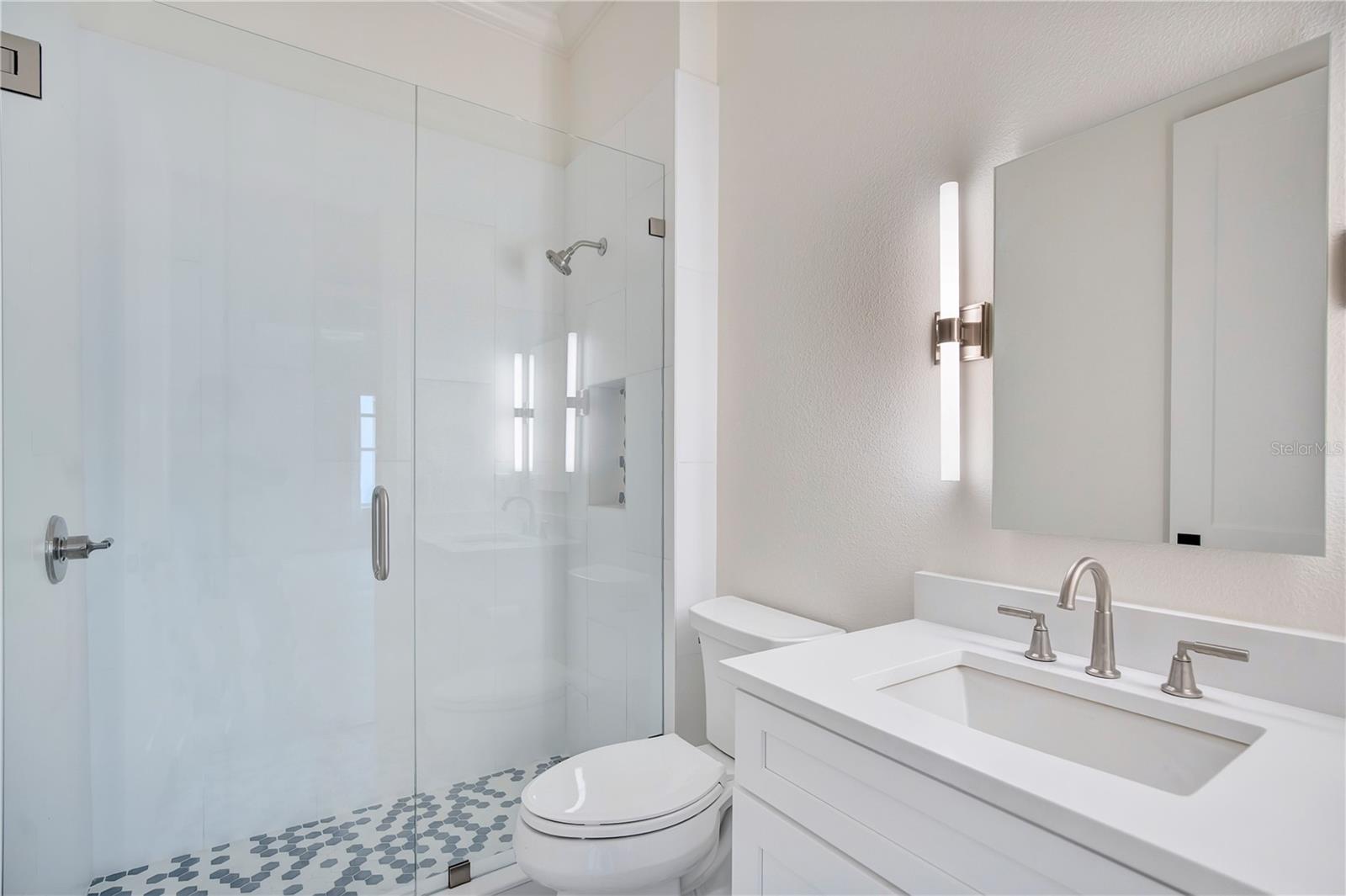O6433421 Property Photo 13