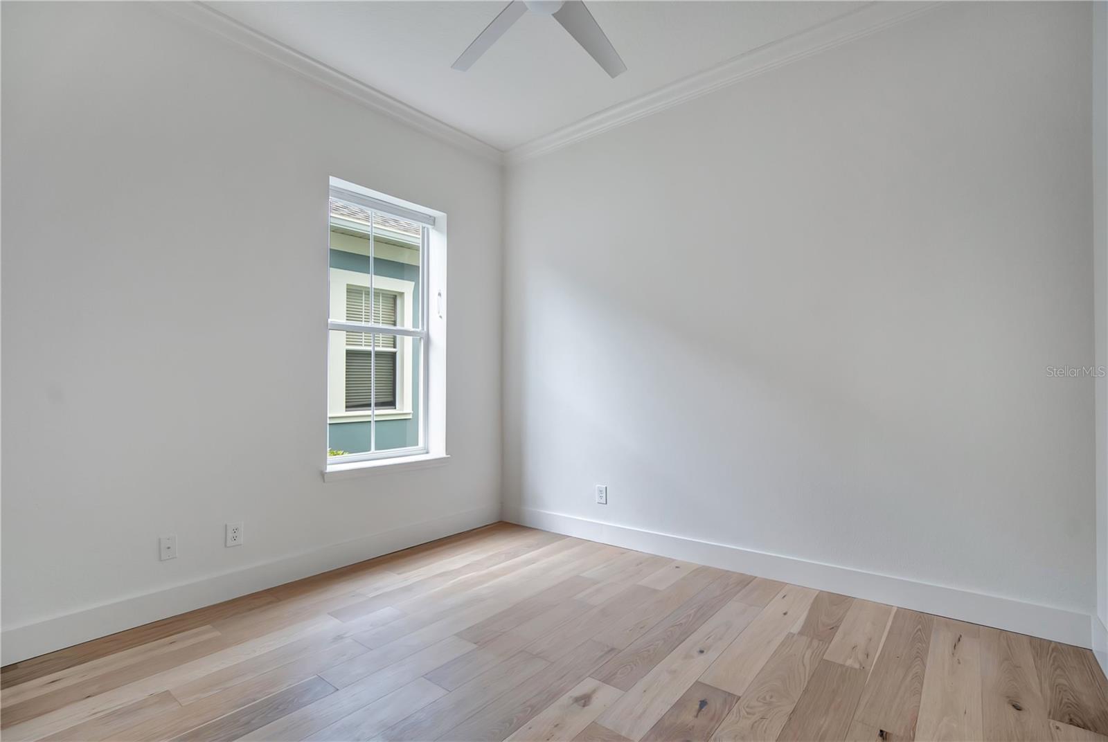 O6433421 Property Photo 14