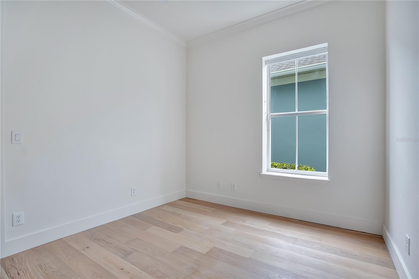 O6433421 Property Photo 15