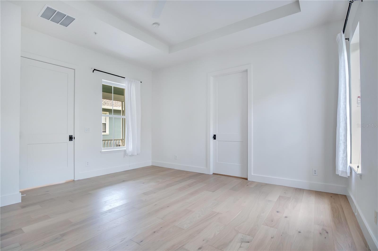O6433421 Property Photo 18
