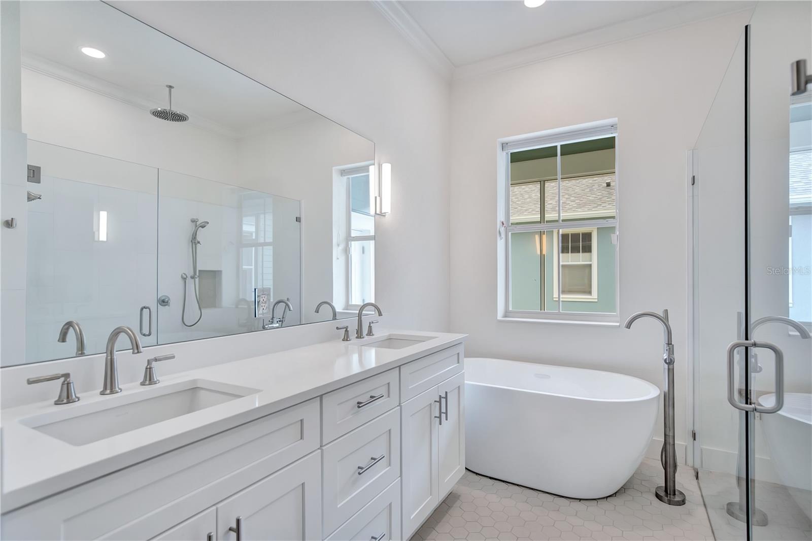 O6433421 Property Photo 19