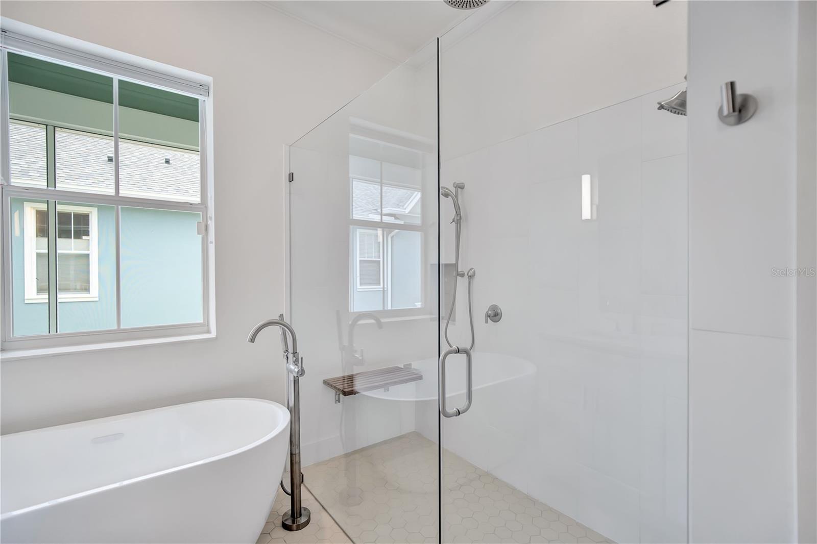 O6433421 Property Photo 20