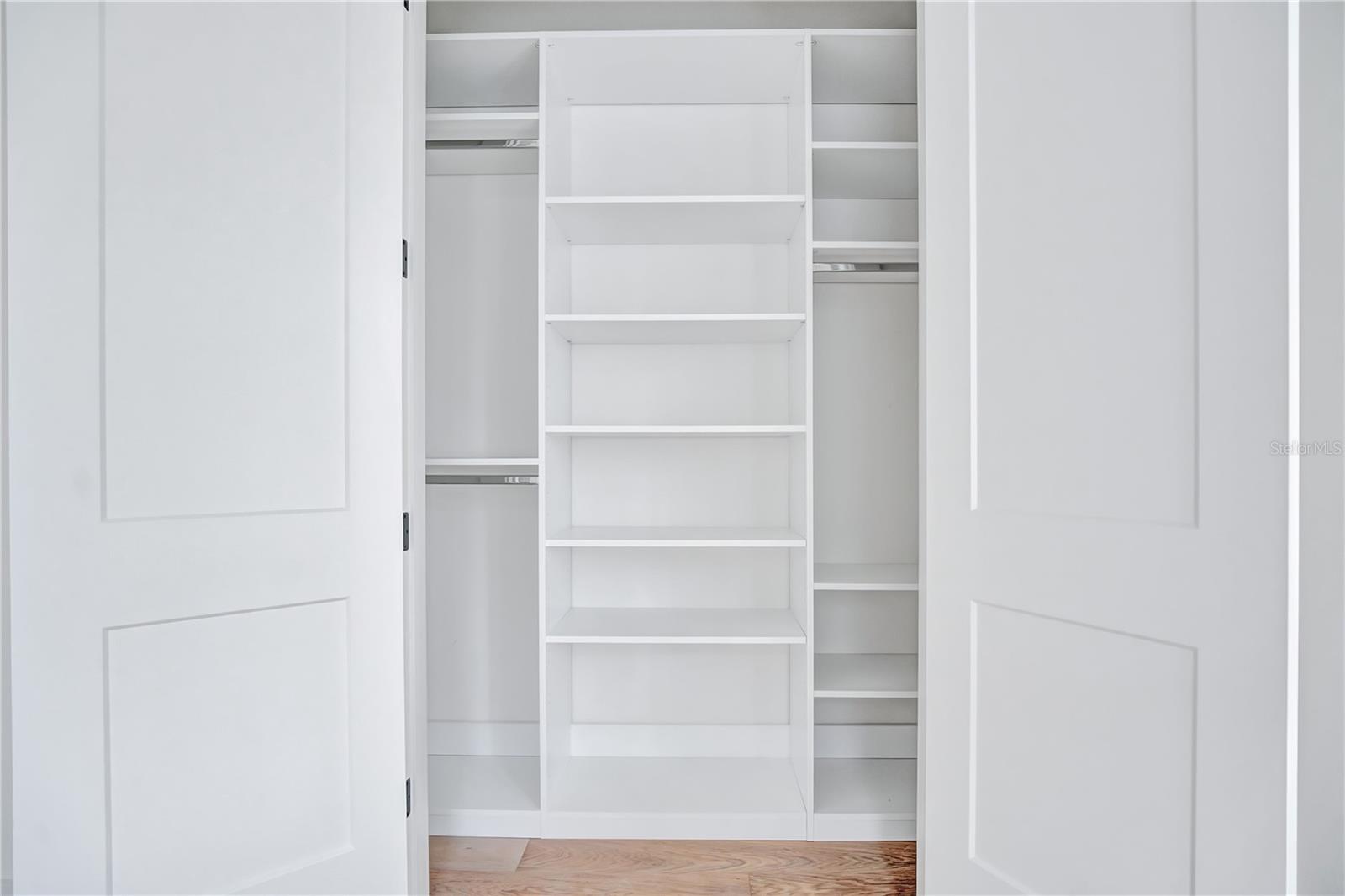O6433421 Property Photo 21