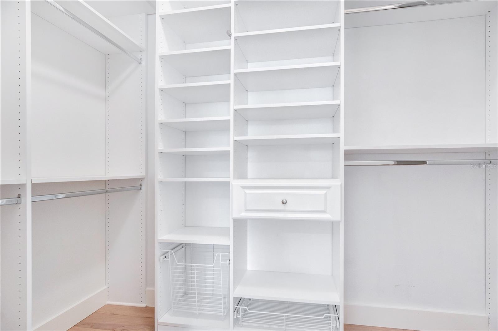 O6433421 Property Photo 22
