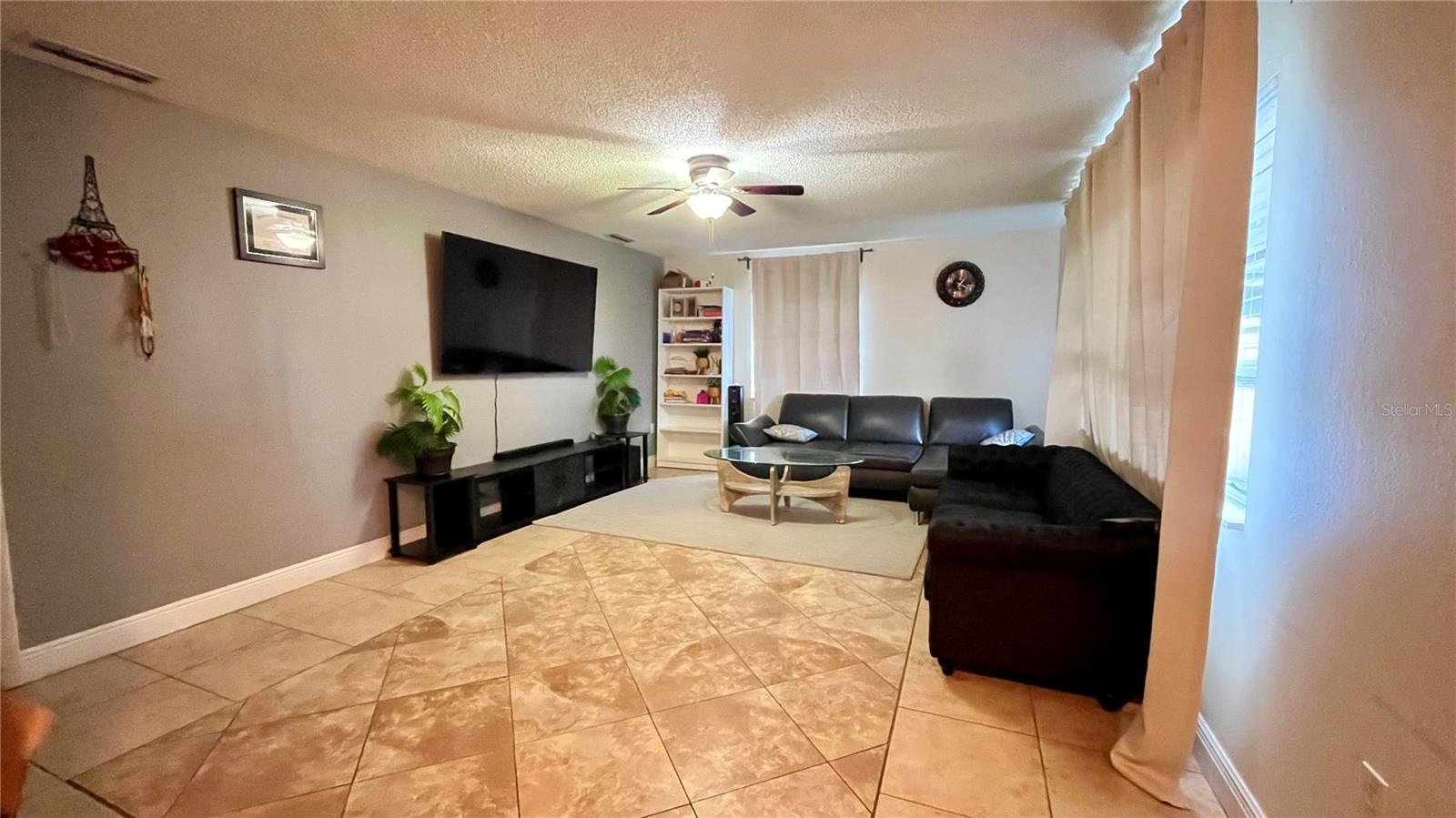 2615 Cecile St Property Photo 2