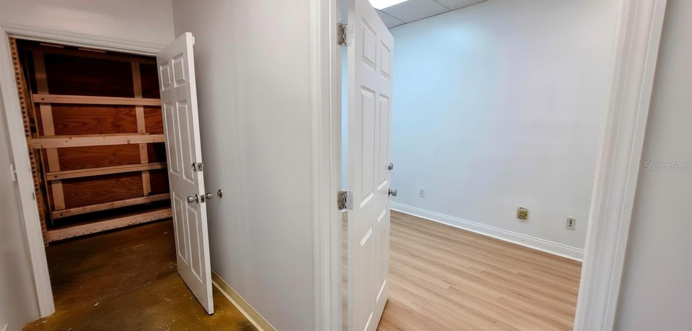 7810 Kingspointe Pkwy #4 Property Photo 23