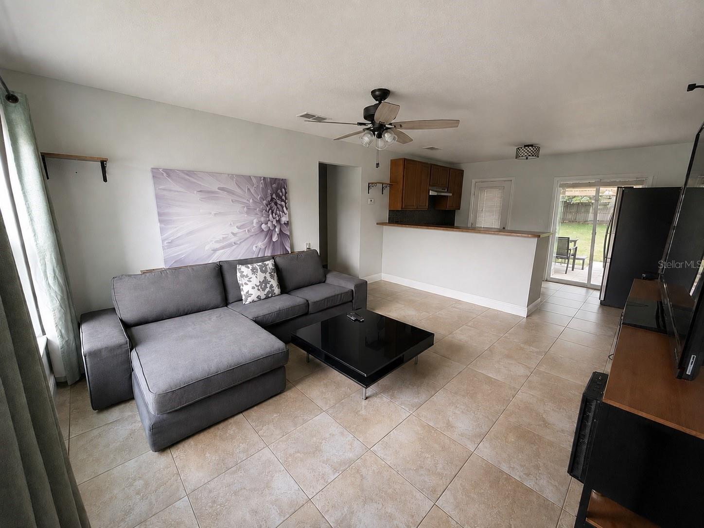 O6433479 Property Photo 2