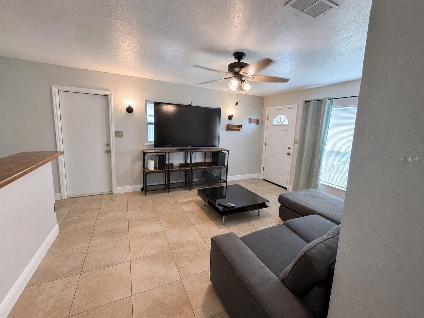 O6433479 Property Photo 3