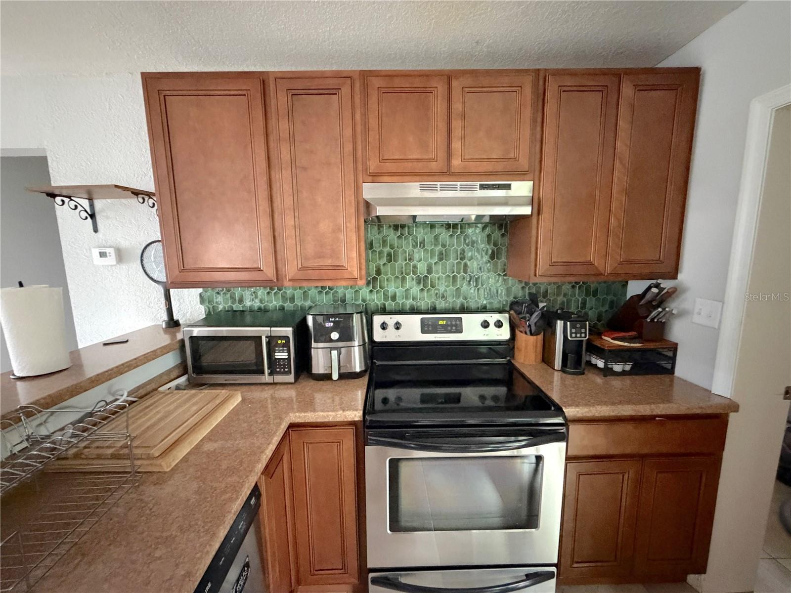 O6433479 Property Photo 5