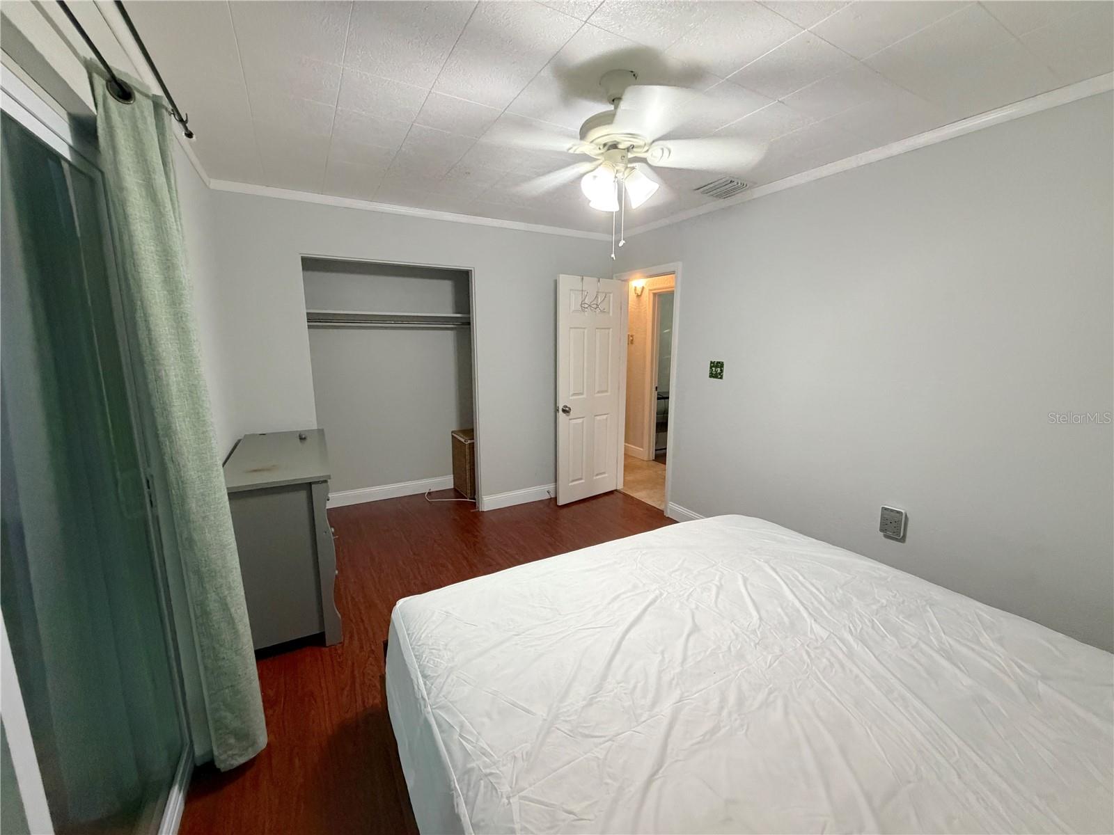 O6433479 Property Photo 9