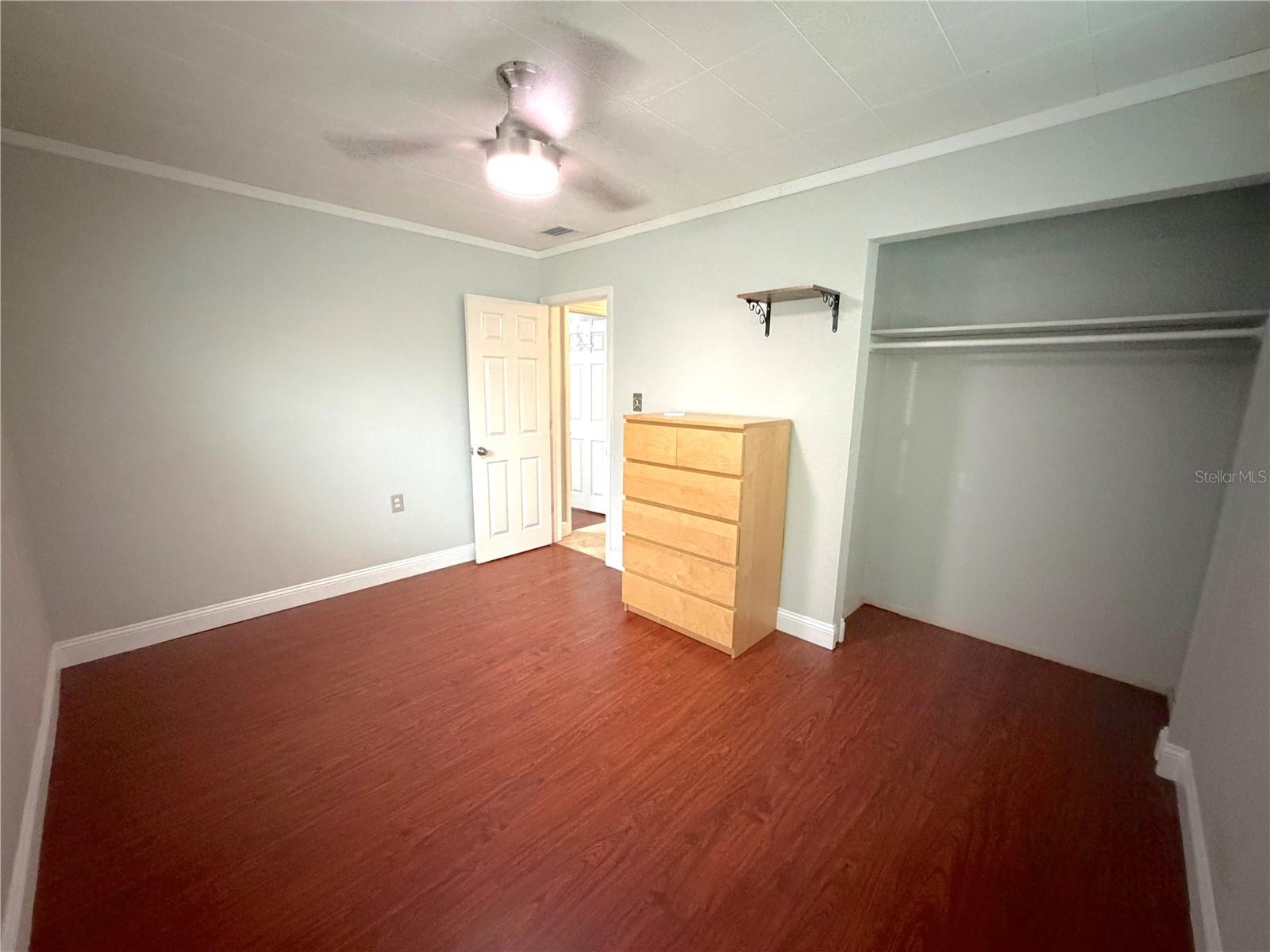 O6433479 Property Photo 11