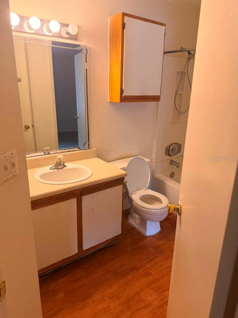 621 Dory Ln #304 Property Photo 3