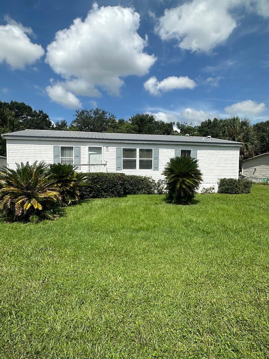 1096 CARRIE LN