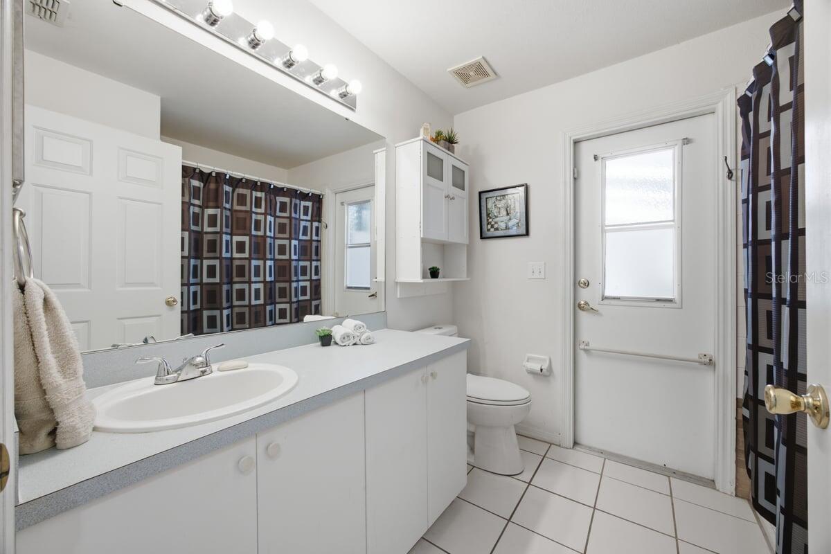 566 Montana Ave Property Photo 17