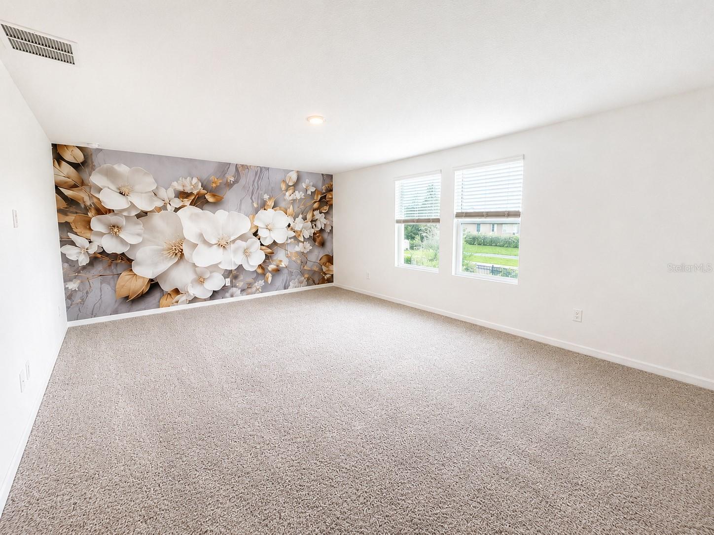 2074 Derwent Dr Property Photo 3