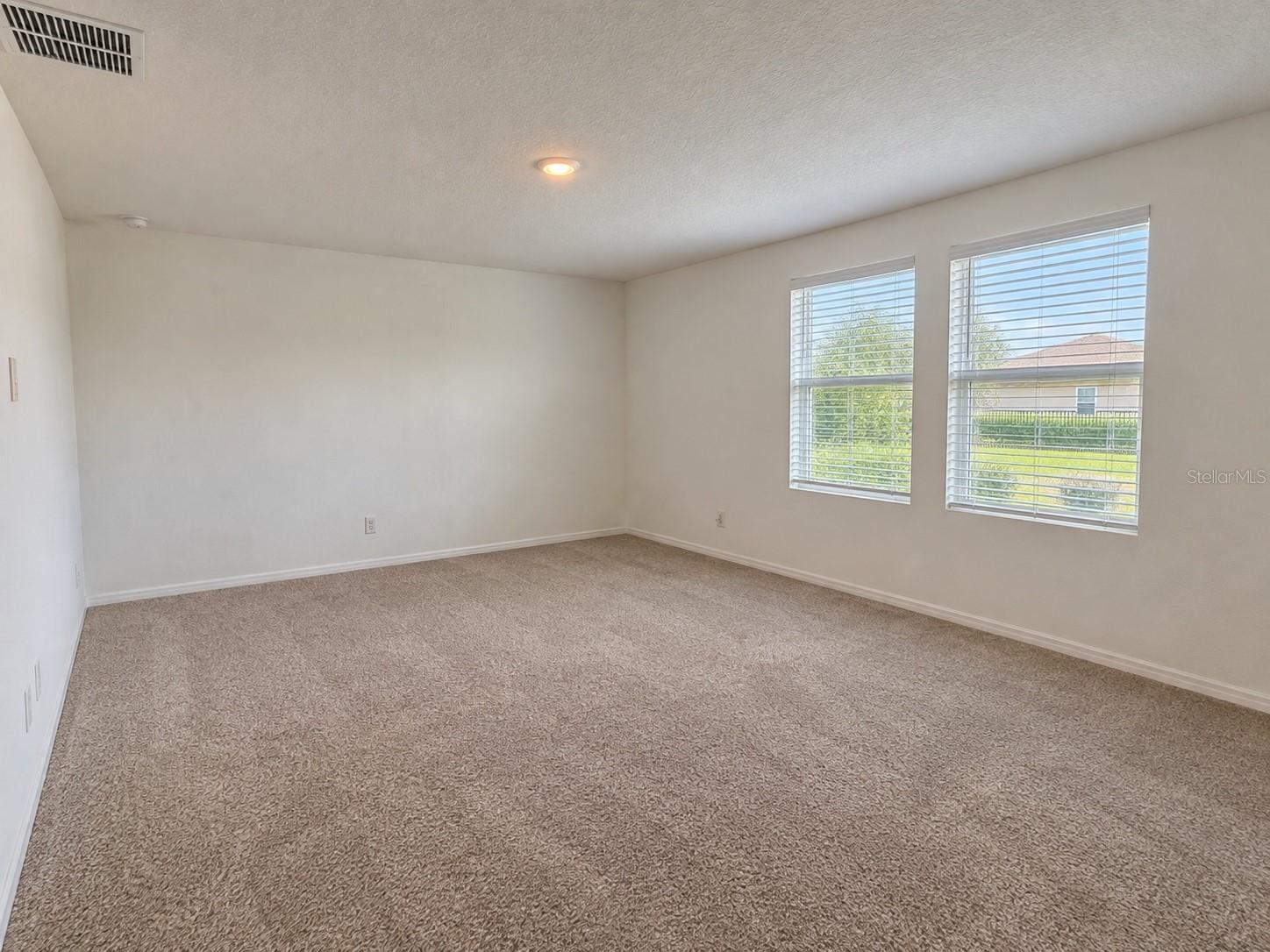 2074 Derwent Dr Property Photo 3