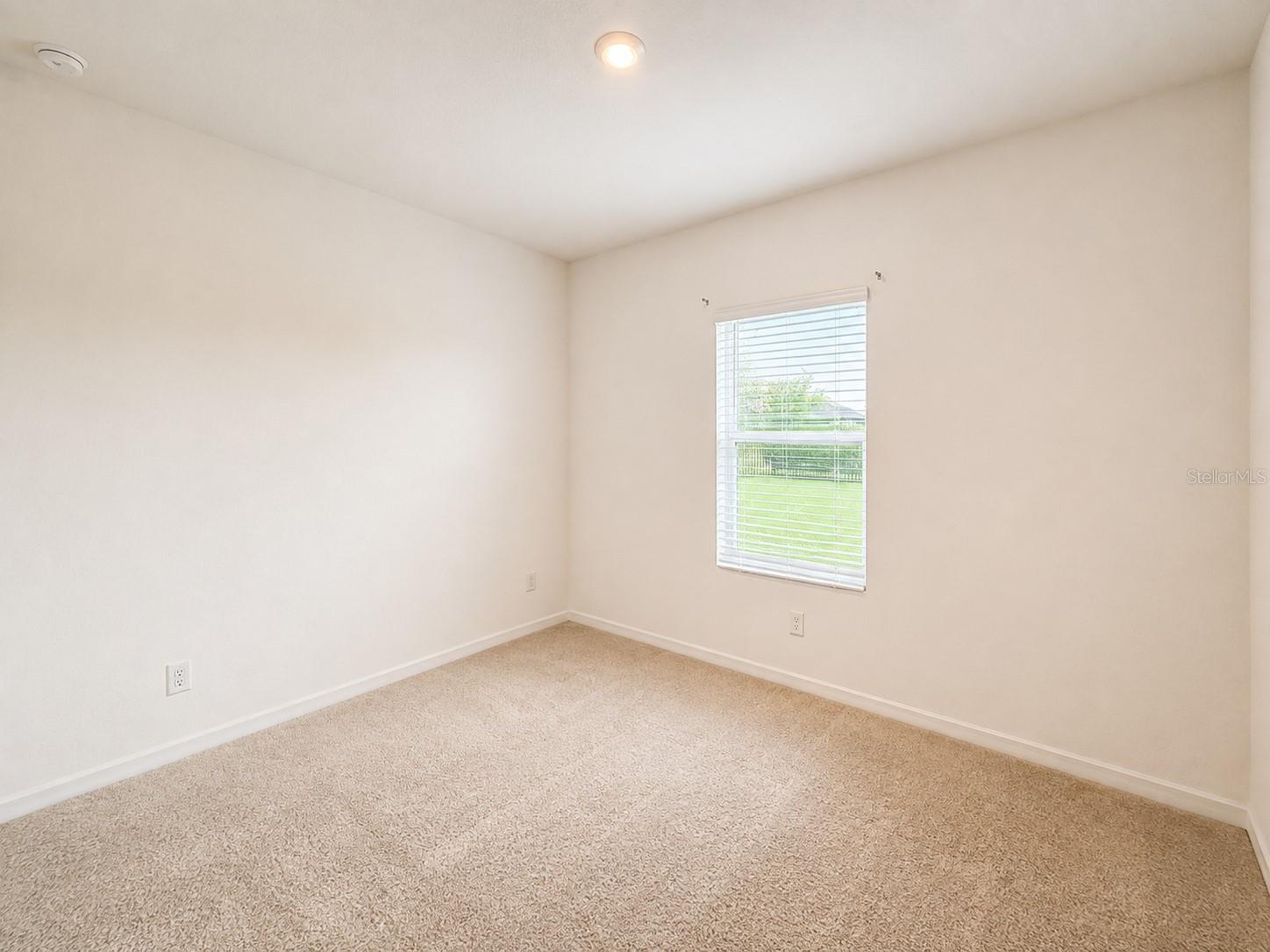 2074 Derwent Dr Property Photo 5