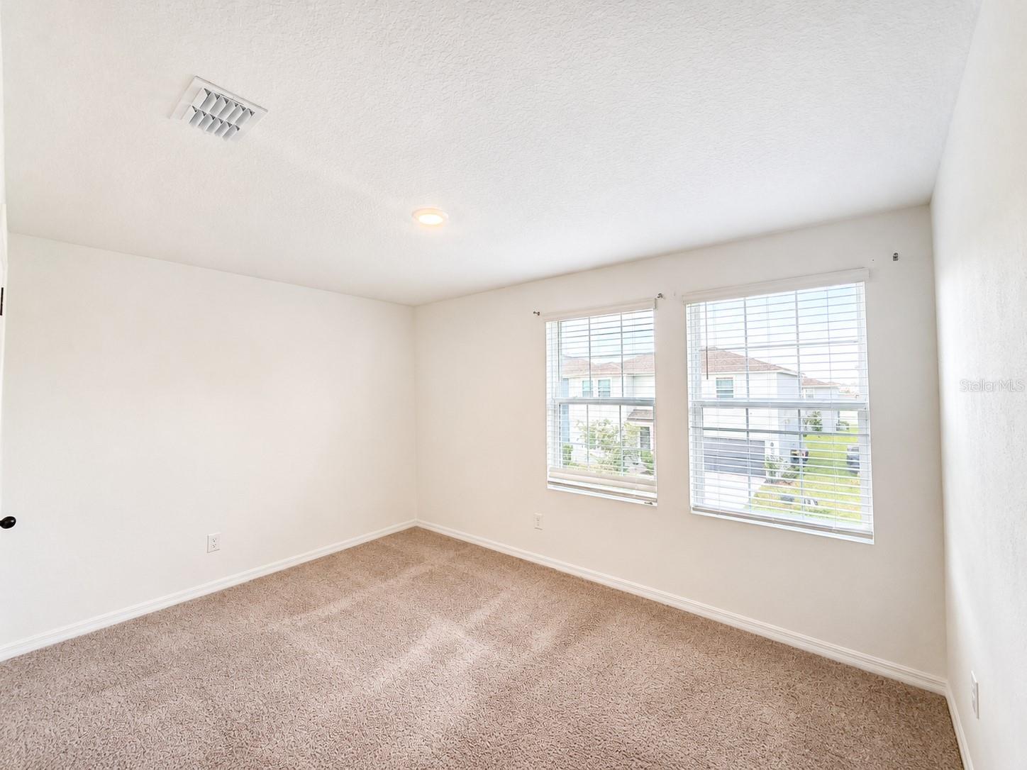 2074 Derwent Dr Property Photo 6