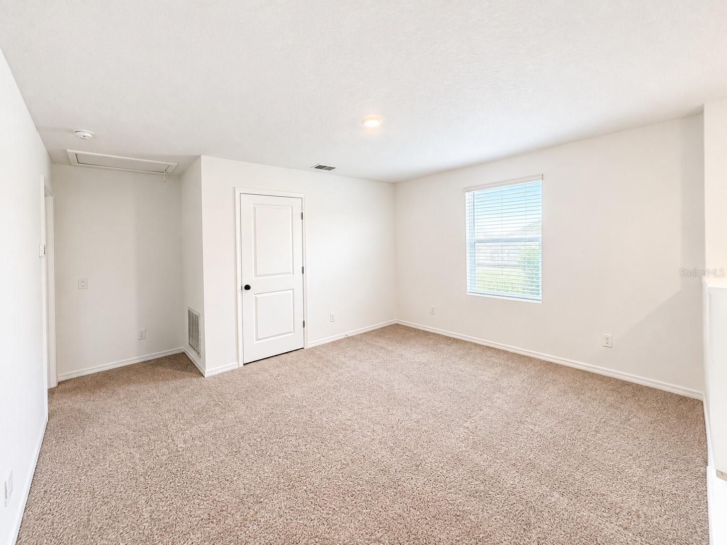 2074 Derwent Dr Property Photo 7